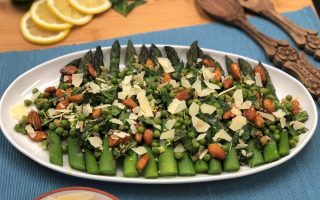 Salade D'asperges Citronnées Et De Pois Printaniers Aux Amandes Rôties