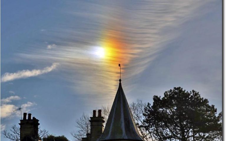 que sont les sundogs ? des arcs en ciel à côté du